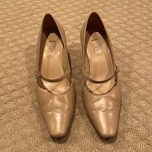 Ann Taylor Loft Tan leather kitten heels